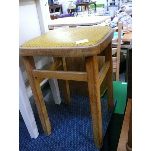 451 - RETRO STOOL WITH YELLOW VINYL SEAT