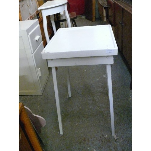 454 - SIDE TABLE PAINTED WHITE WITH SLIM LEGS