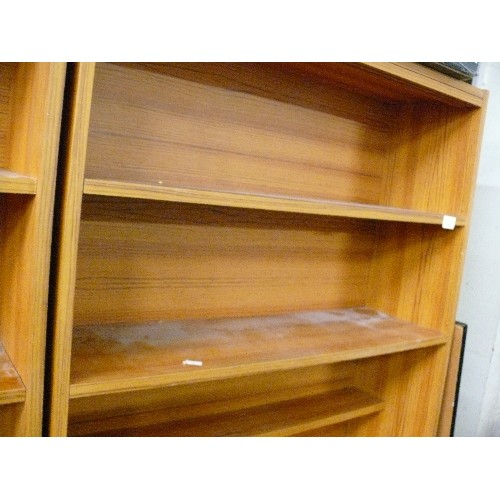 466 - WOOD EFFECT RETRO CABINET WITH SHELVING