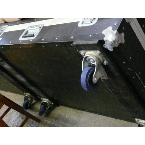 481 - LARGE ROADY/GIGGING CASE BY OAKLEIGH CASES