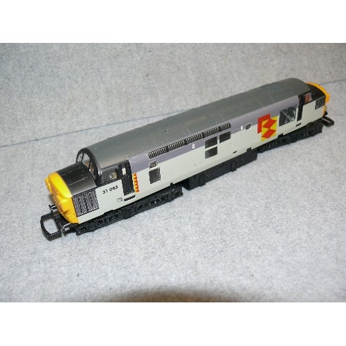 87 - LIMA 'OO' TRAIN ENGINE MODEL 37063 WITH BOX