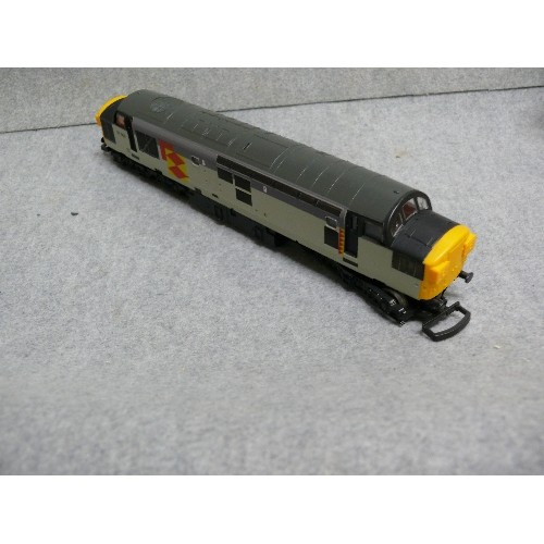 87 - LIMA 'OO' TRAIN ENGINE MODEL 37063 WITH BOX