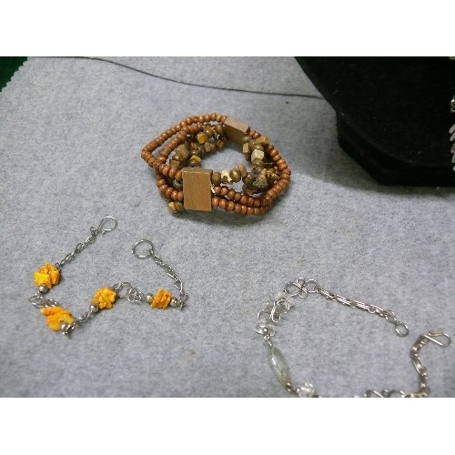 62 - A NICE COLLECTION OF PERUVIAN AND ETHNIC WIREWORK COSTUME JEWELLERY WITH SEMI PRECIOUS STONES TO INC... 