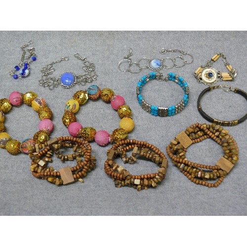 60 - A NICE COLLECTION OF PERUVIAN WIREWORK, BAMBOO AND OTHER COSTUME JEWELLERY BANGLES AND BRACELETS, SO... 