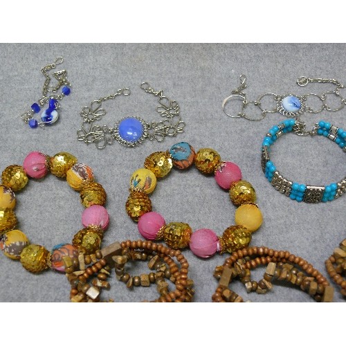 60 - A NICE COLLECTION OF PERUVIAN WIREWORK, BAMBOO AND OTHER COSTUME JEWELLERY BANGLES AND BRACELETS, SO... 