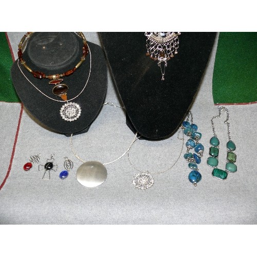 57 - A NICE COLLECTION OF PERUVIAN WIREWORK COSTUME JEWELLERY WITH SEMI PRECIOUS STONES TO INCLUDE 8 NECK... 