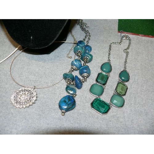 57 - A NICE COLLECTION OF PERUVIAN WIREWORK COSTUME JEWELLERY WITH SEMI PRECIOUS STONES TO INCLUDE 8 NECK... 