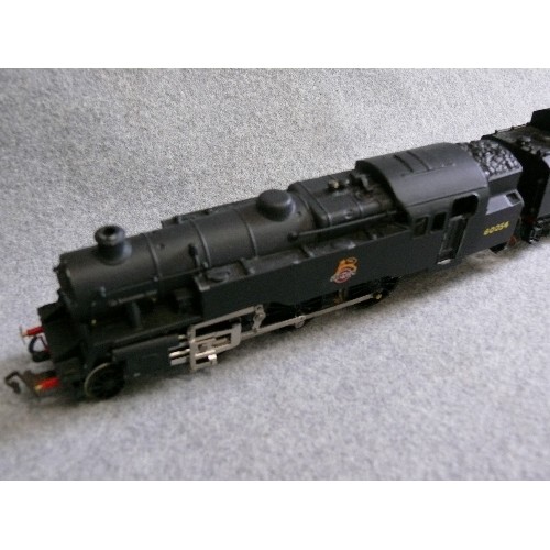 93 - HORNBY 'OO' TRAIN ENGINE MODEL 80054 AND TENDER