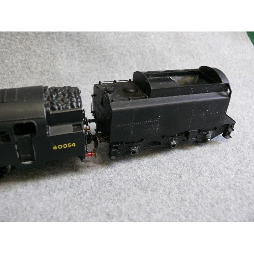 93 - HORNBY 'OO' TRAIN ENGINE MODEL 80054 AND TENDER