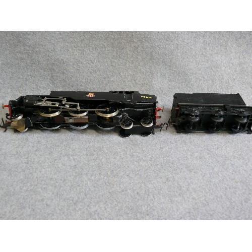 93 - HORNBY 'OO' TRAIN ENGINE MODEL 80054 AND TENDER