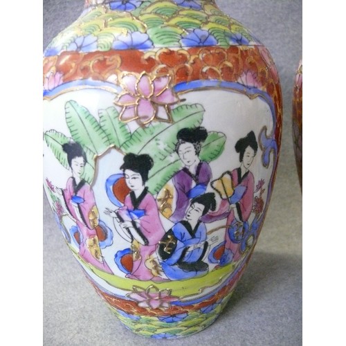 118 - A VINTAGE PAIR OF ORIENTAL GEISHA GIRL VASES WITH GOLD GUILDING, 1 VASE HAS SOME CRACKS