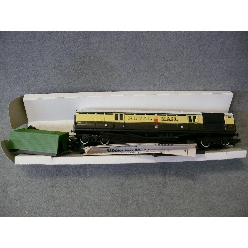 114 - A HORNBY ROYAL MAIL TRAIN CARRIAGE WITH BOX