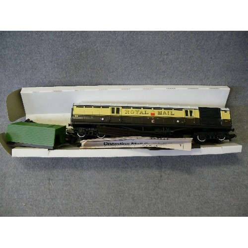 114 - A HORNBY ROYAL MAIL TRAIN CARRIAGE WITH BOX