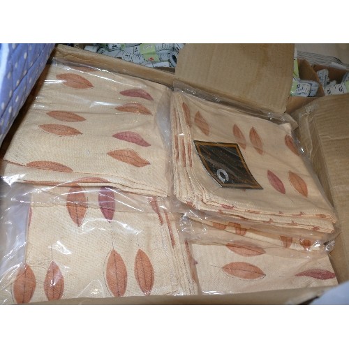 189 - A BOX OF BRAND NEW NAPKINS BY WATERS & NOBLE FOR DUNELM