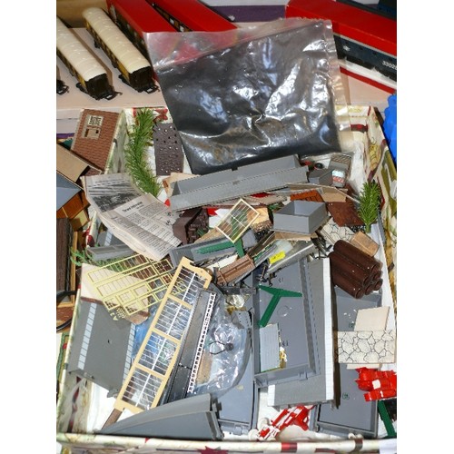 72 - A SELECTION OF MODEL RAILWAY BUILDINGS AND ACCESSORIES TO INCLUDE GRASS SCENERY