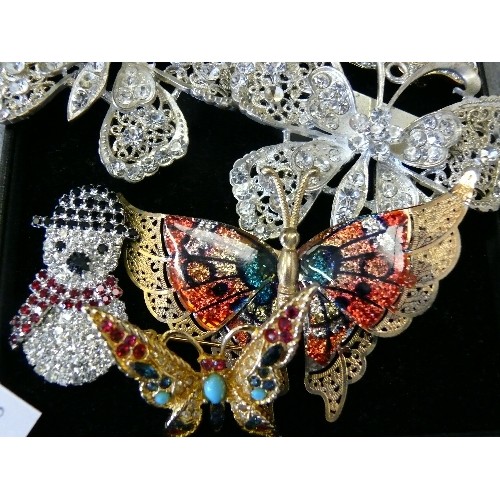 133 - A SELECTION OF BEAUTIFUL BUTTERFLY BROOCHES, MOSTLY SILVER METAL