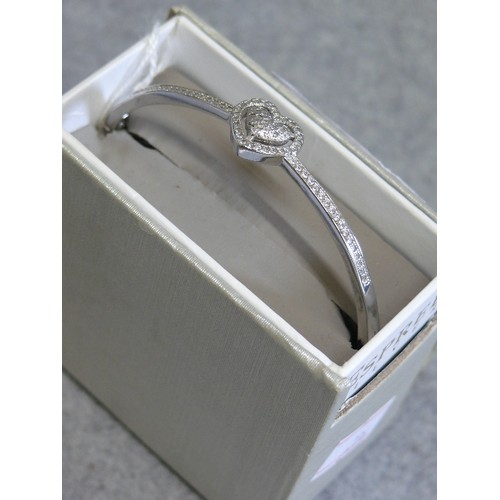 7 - AN ESPREE SOLID SILVER BANGLE BRACELET WITH WHITE STONES