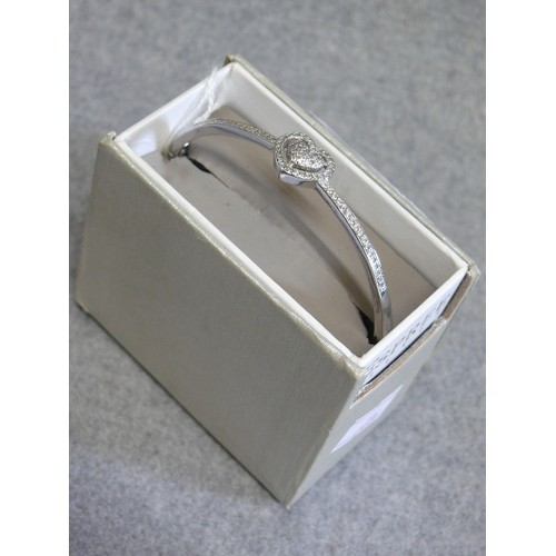 7 - AN ESPREE SOLID SILVER BANGLE BRACELET WITH WHITE STONES