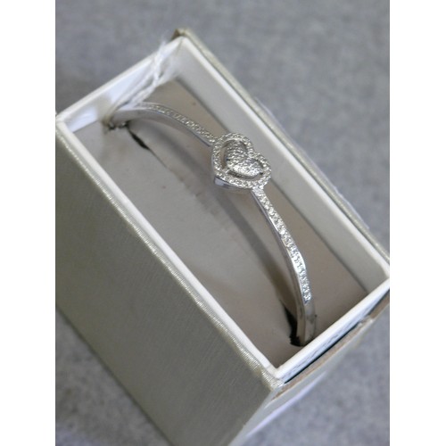 7 - AN ESPREE SOLID SILVER BANGLE BRACELET WITH WHITE STONES