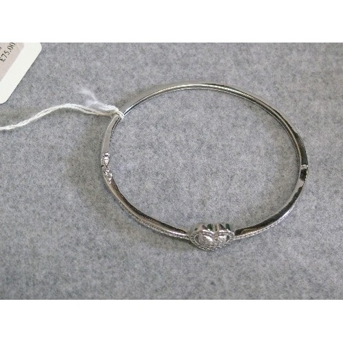 7 - AN ESPREE SOLID SILVER BANGLE BRACELET WITH WHITE STONES