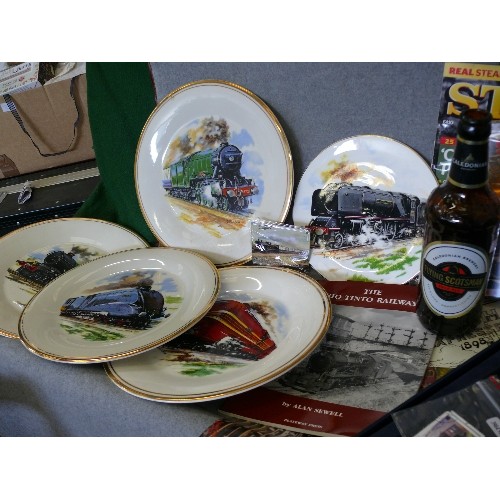 122 - A COLLECTION OF RAILWAY MEMORABILLIA TO INCLUDE 50P COINS, PLATES, MAGAZINES AND A FLYING SCOTSMAN R... 