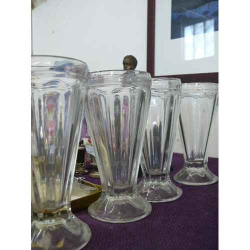 146 - 4 GOOD QUALITY GLASS SUNDAE DISHES