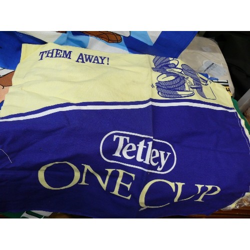 199 - A NICE COLLECTION OF ADVERTISING TEATOWELS AND MATERIAL TO INCLUDE, TETLEY, LYONS, KP ETC