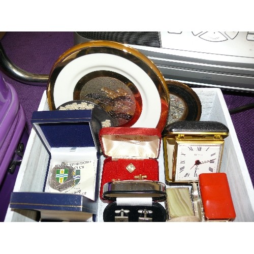 279 - AN INTERESTING COLLECTORS LOT TO INCLUDE CUFFLINK SETS, CIGAR CUTTER, WATCHES, MEDALS, 1 SILVER CUFF... 