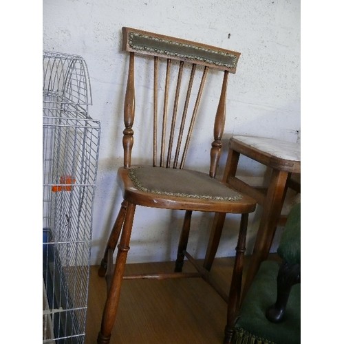 355 - A VINTAGE SPINDLE BACK CHAIR WITH VELVET SEAT PAD