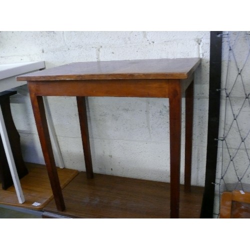 369 - A VINTAGE WOODEN SIDE TABLE