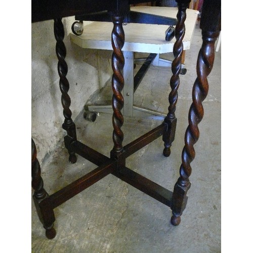 376 - A VINTAGE OAK SIDE TABLE WITH BARLEY TWIST LEGS