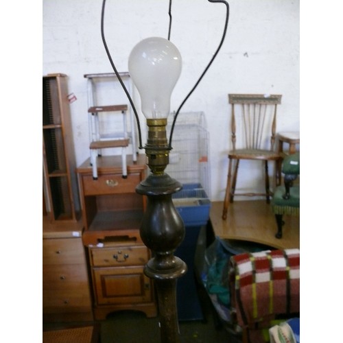 377 - A VINTAGE STANDARD LAMP