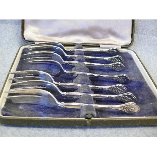 36 - A GRAND SET OF CAKE FORKS AND SERVER ON A SANDWICH SERVING TRAY BOTH IN S/PLATE