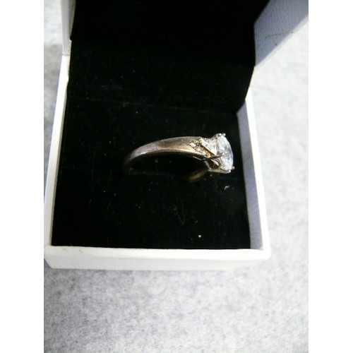 40 - SOLID SILVER DRESS RING WITH FINE STONES BRIGHT CUT SIZE P