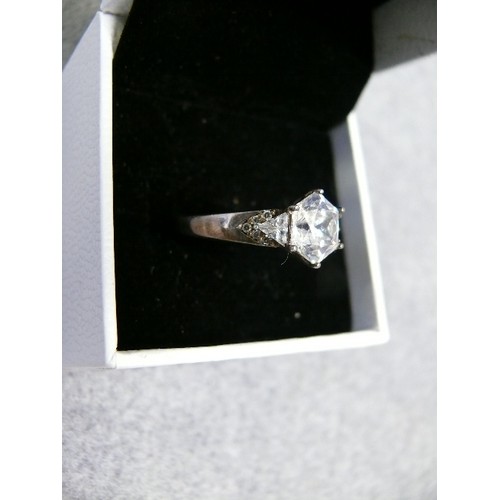 40 - SOLID SILVER DRESS RING WITH FINE STONES BRIGHT CUT SIZE P