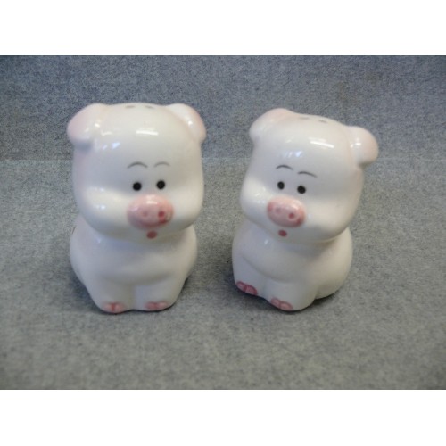 104 - PORCELAIN CRUET SET WITH PIG DESIGN, SALT AND PEPPER PIGGIES X 2 AND GOEBEL CAT SALT AND PEPPER POTS