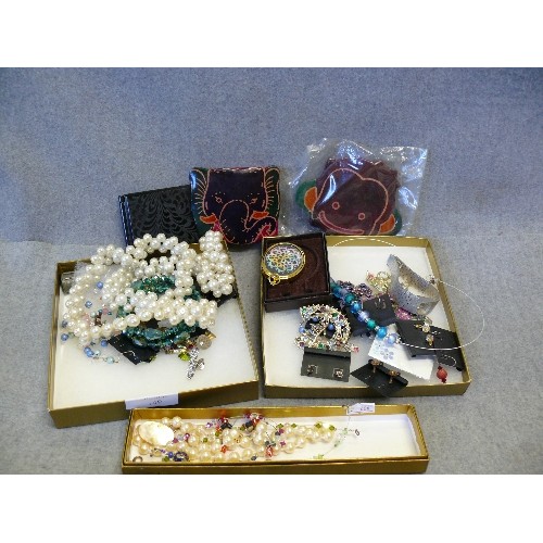 149 - A SELECTION OF EARRINGS AND COSTUME JEWELLERY