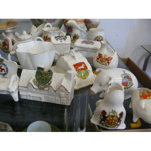 285 - A LARGE COLLECTION OF CRESTWARE CHINA TO INCLUDE SOLDIER, CHEESE DISHES, PIGS, FROG ETC