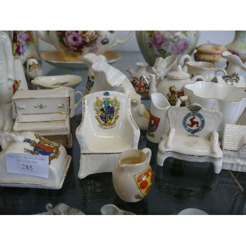 285 - A LARGE COLLECTION OF CRESTWARE CHINA TO INCLUDE SOLDIER, CHEESE DISHES, PIGS, FROG ETC