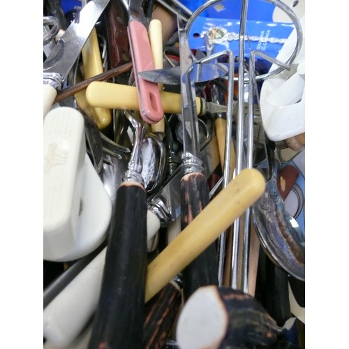 290 - TRAY OF MIXED CUTLERY INCLUDING WOODEN ROLLING PIN ETC