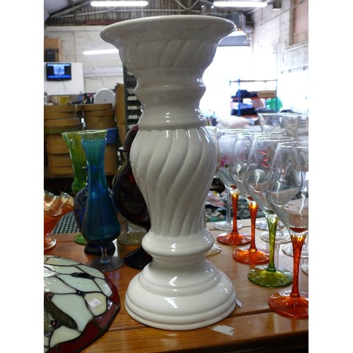 335 - SMALL JARDINIERE IN WHITE