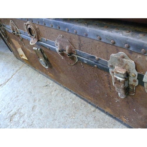 394 - VINTAGE BENTWOOD STEAMER TRUNK, LINED IN GREEN PLUS A VINTAGE TRAVEL CHEST WITH STUD/METAL BANDING D... 