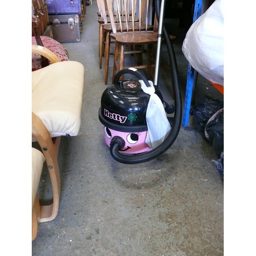 398 - HETTY VACUUM CLEANER WITH ACCESSORIES