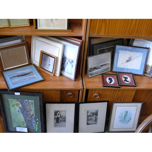 402 - QUANTITY OF MIXED PICTURES AND FRAMES