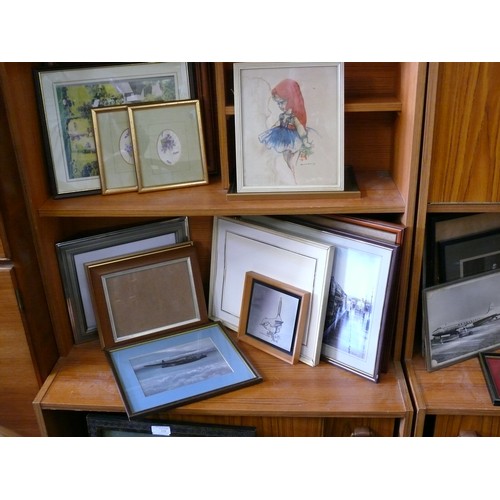 402 - QUANTITY OF MIXED PICTURES AND FRAMES