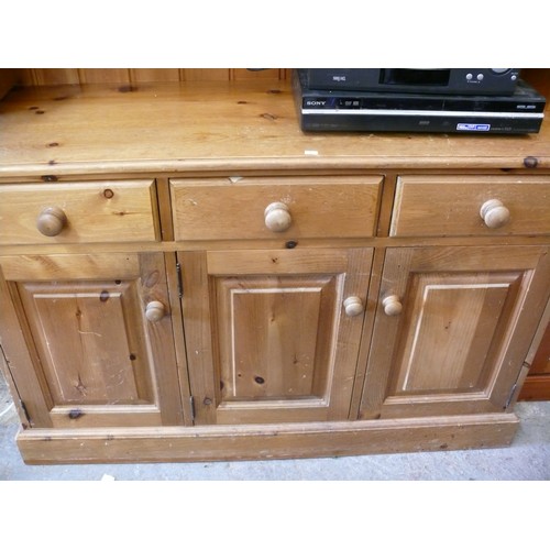 407 - LARGE PINE COUNTRY DRESSER (2 PIECES) 3 CUPBOARDS BENEATH A SHELVED TOP WITH 4 SMALL CENTRAL DRAWERS