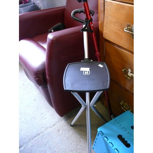 415 - 3 PORTABLE STOOLS FOR OUTDOORS