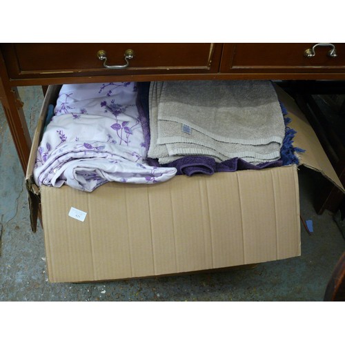 429 - LARGE BOX OF BEDDING, CURTAINS AND TOWELS