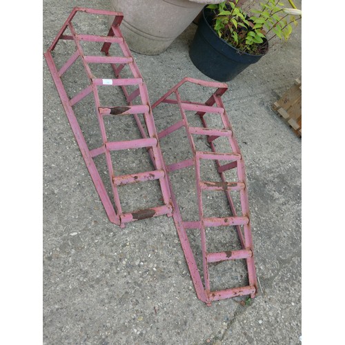 438 - 2 METAL CAR RAMPS