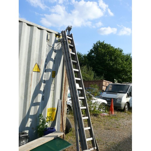 442 - WOODEN TRIPLE EXTENDING LADDER